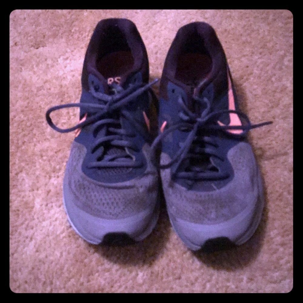 Used Nike Women’s Athlete Shoes